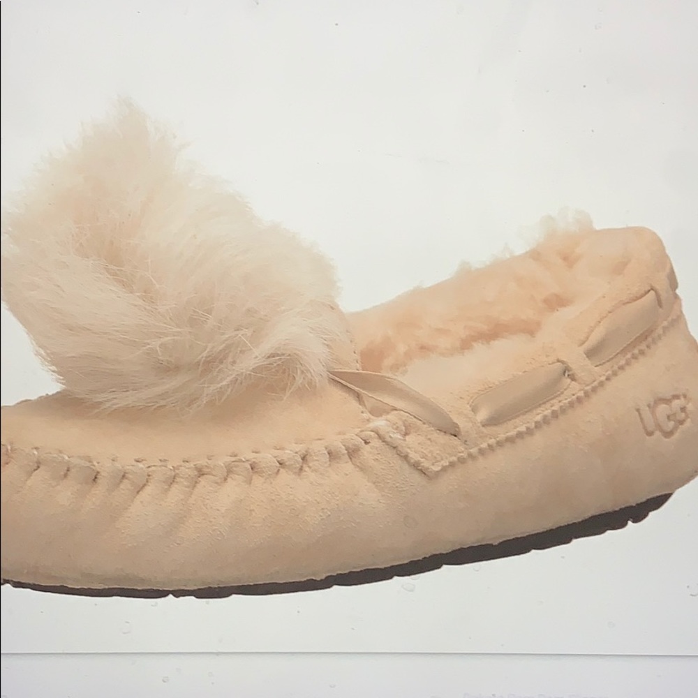 UGG Women’s Dakota Pom-Pom